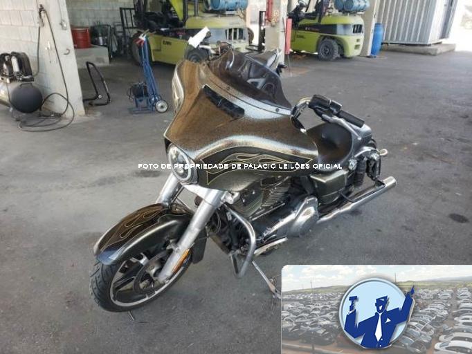 HARLEY DAVIDSON STREET GLIDE 16/16