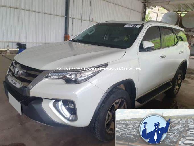 TOYOTA HILUX SW4 19/19