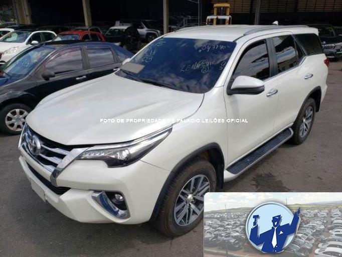 TOYOTA HILUX SW4 18/18 TOYOTA HILUX SW4 18/18