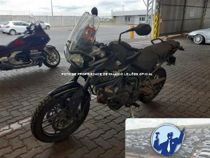 TRIUMPH TIGER 800 XRX 18/18