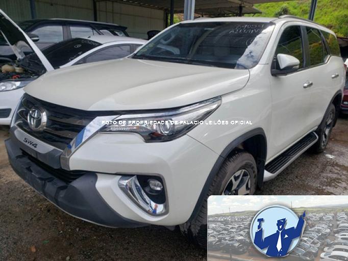 TOYOTA HILUX SW4 19/19