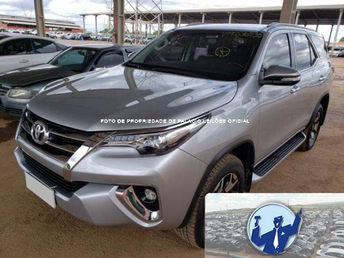 TOYOTA HILUX SW4 16/16