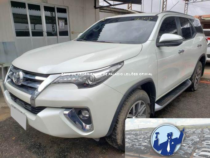 TOYOTA HILUX SW4 19/19