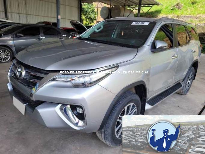 TOYOTA HILUX SW4 17/17